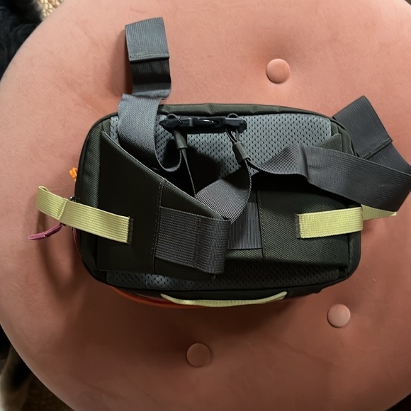 Cotopaxi Green and Orange Alpa 3L Fanny Pack - Picture 3 of 5